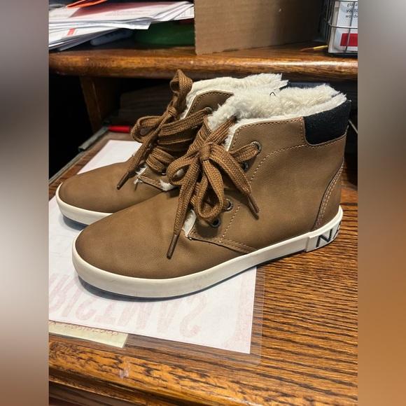 Nautica Brown Fur-Lined Sneakers  Pre♥️ Great Condition. Size 1 kids - Picture 1 of 7